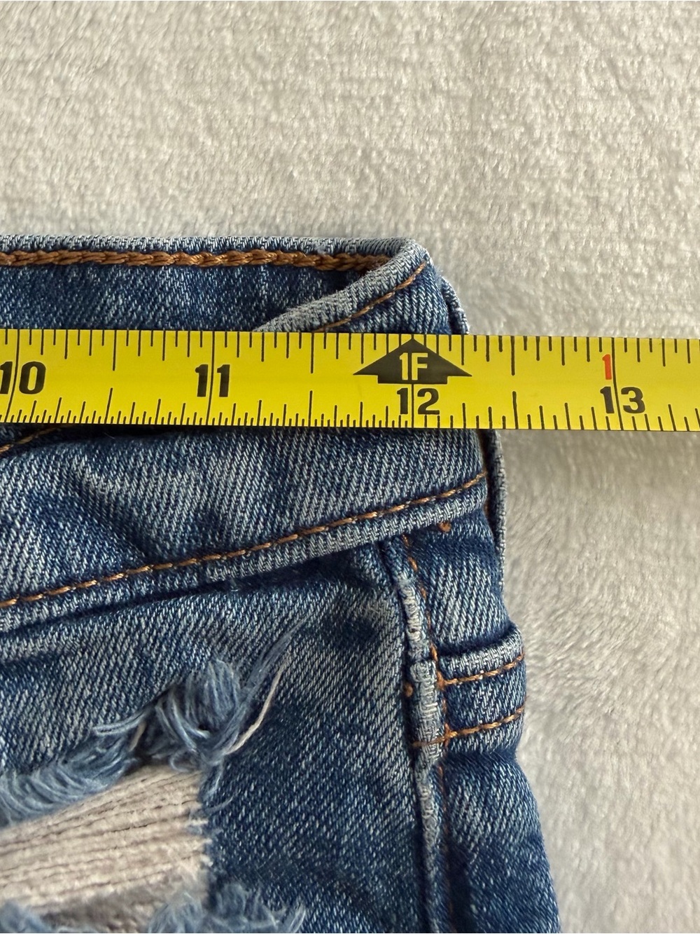 Abercrombie Fitch The Mom High Rise Jeans Womens 26 2R Blue Denim Distressed - Picture 4 of 6